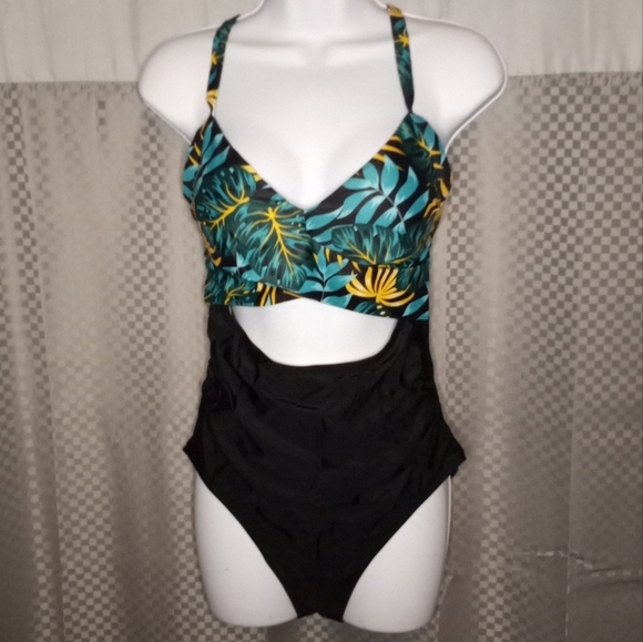 womans leafy print criss cross one piece bathing suit with Cutout design - Picture 2 of 8